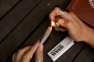 lighting a blunt