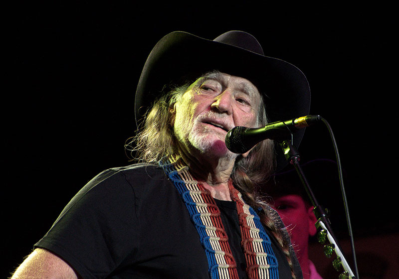 willie nelson in concert