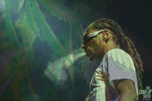 snoop dogg smoking weed