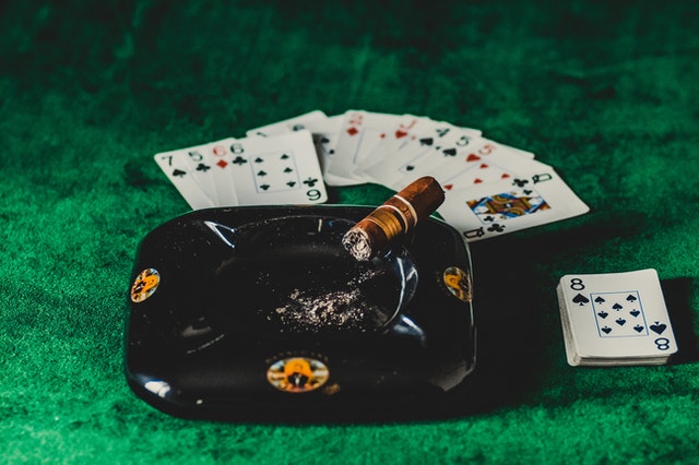 Smoking and card games