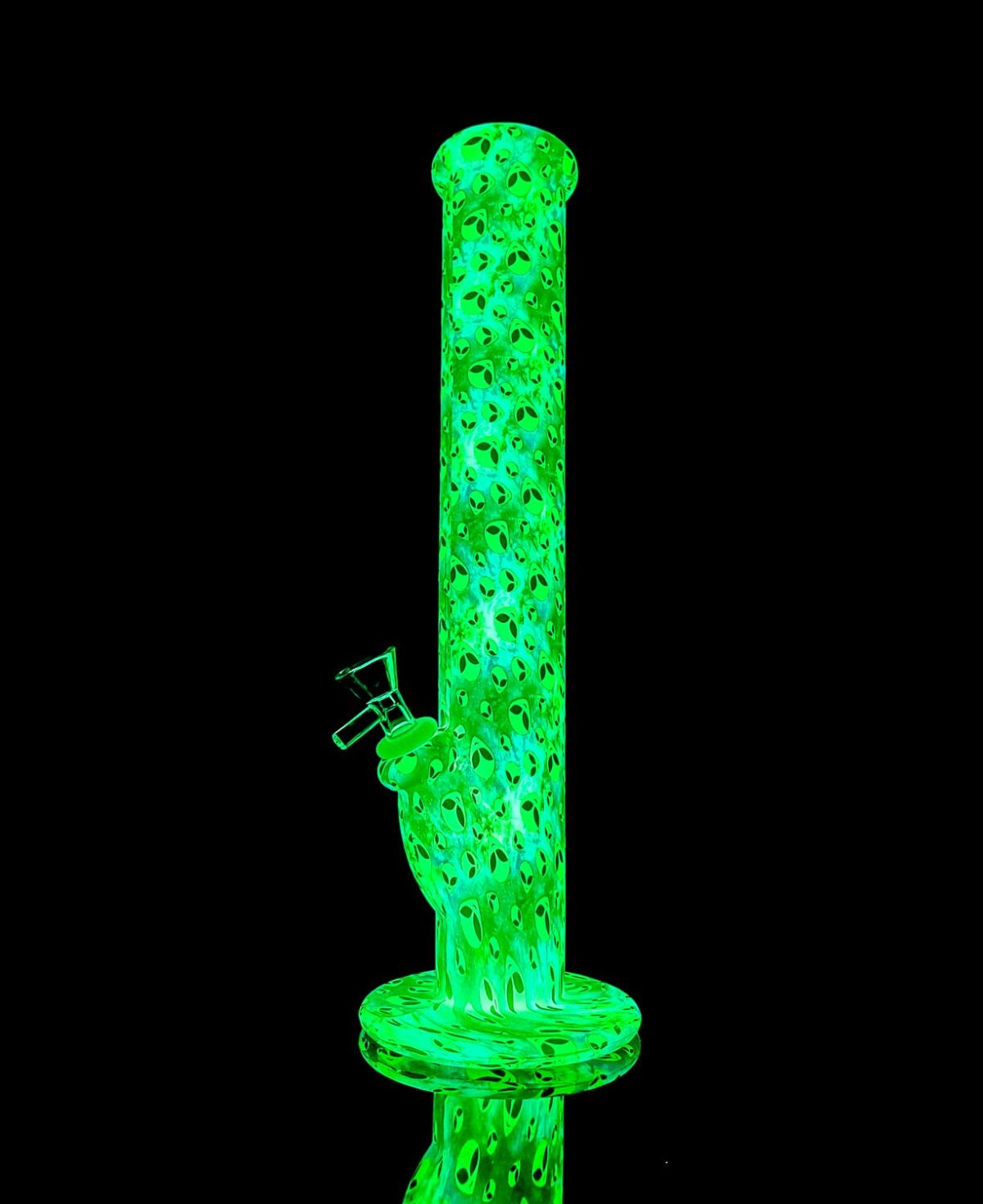 glow in the dark alien bong with glass bowl