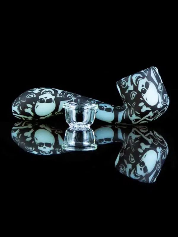 skull silicone pipe with glass bowl