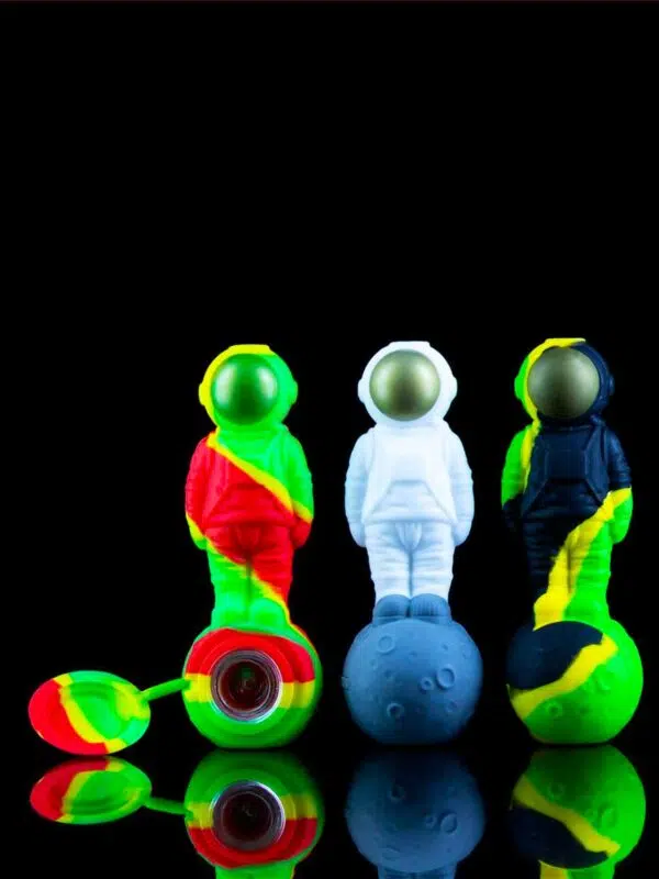 astronaut pipes with glass bowl