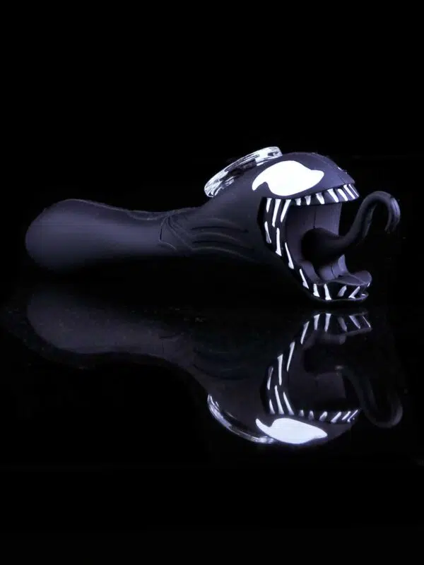 venom pipe with tongue detail