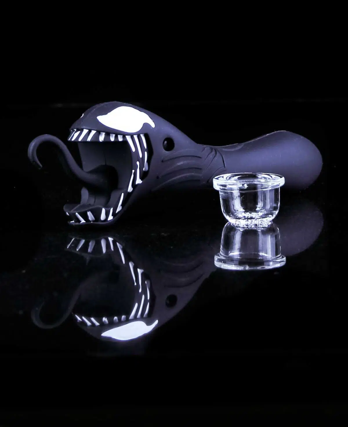 venom silicone pipe with glass bowl