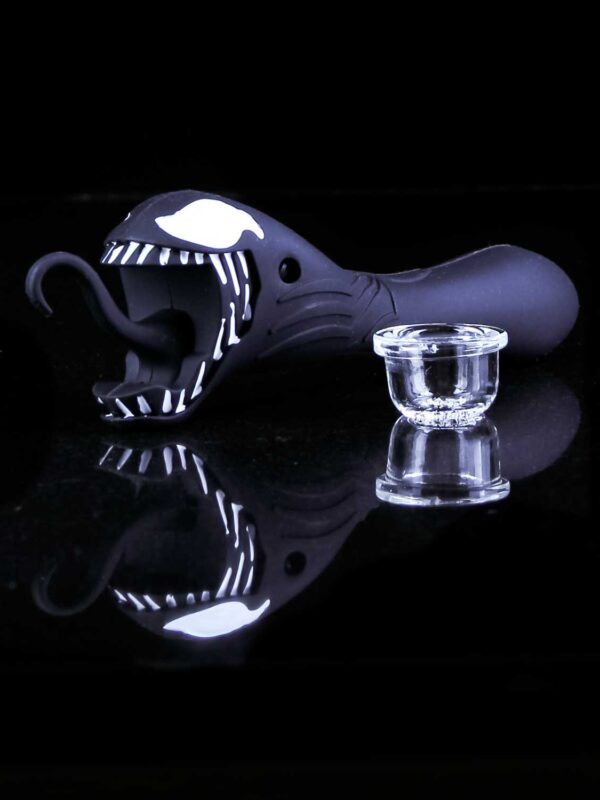 venom silicone pipe with glass bowl