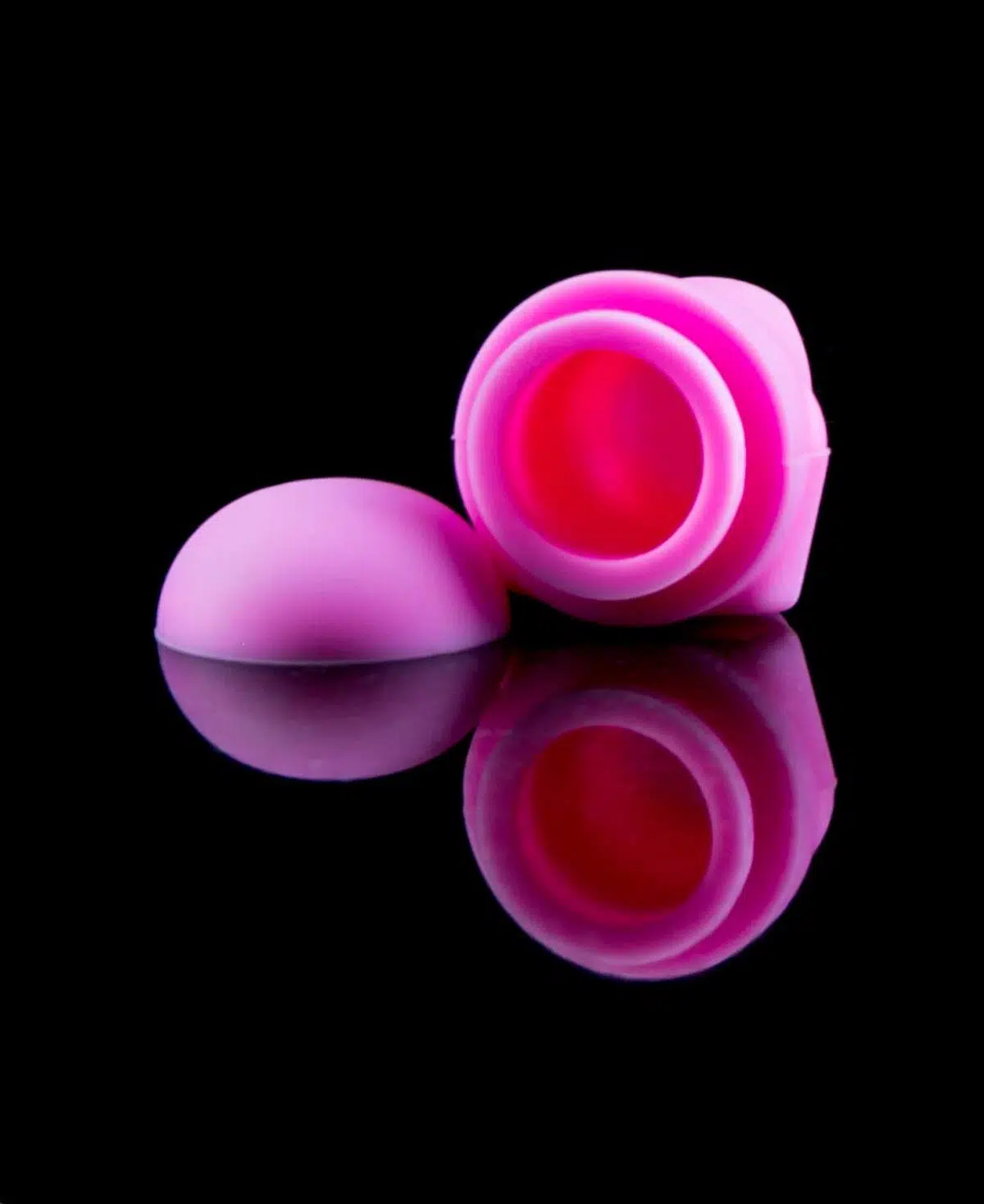 silicone dab containers on its side