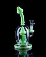 trippy mushroom bong in green with mushroom shaped mouthpiece