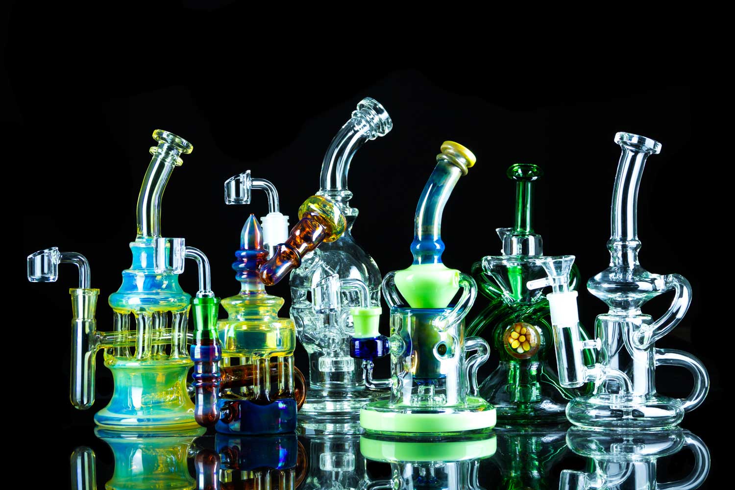 Best dab rigs for sale on black table