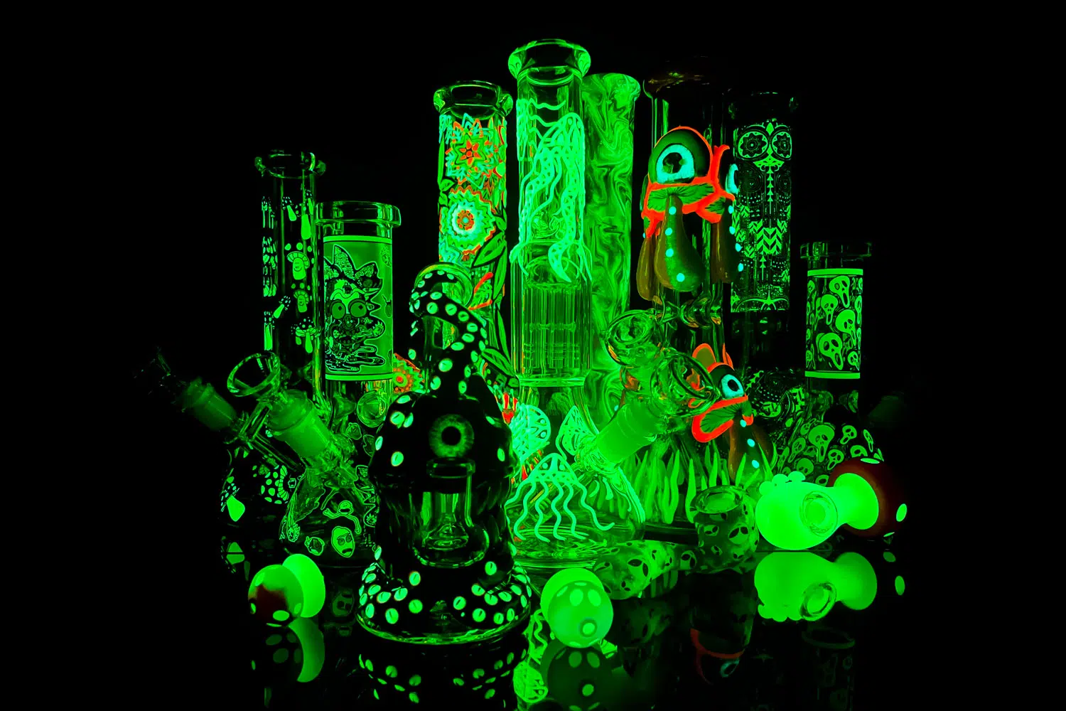 glow in the dark bongs dab rigs and pipes for sale on black table