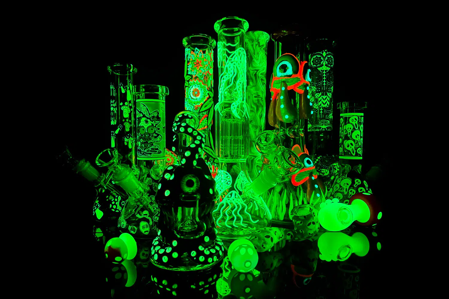 Glow in the Dark Bongs, Pipes & Accessories • Stoners Rotation