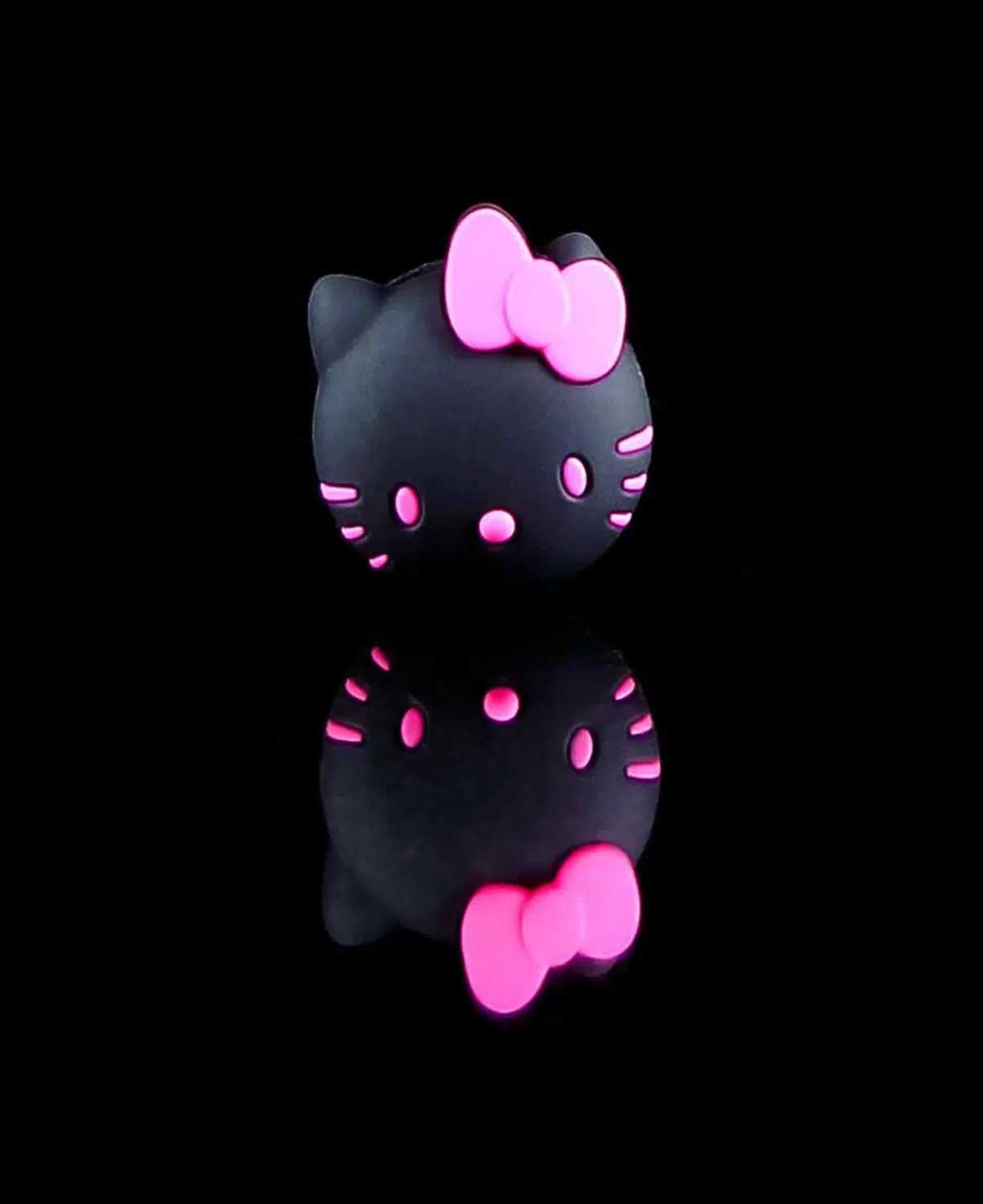 black dab container shaped like hello kitty