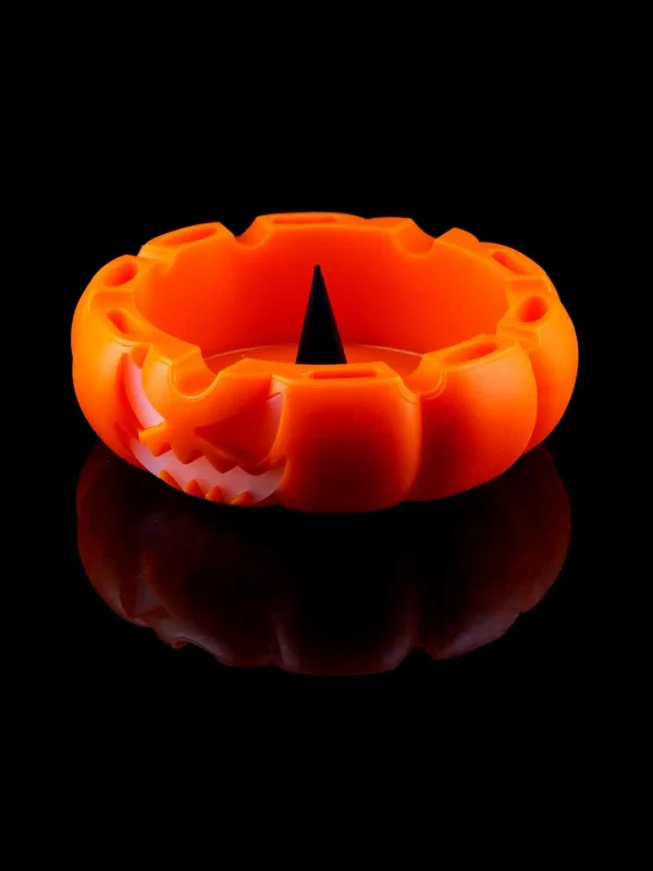 debowler ashtray shaped like pumpkin